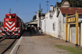Servicio ferroviario de pasajeros Lincoln-Realic�